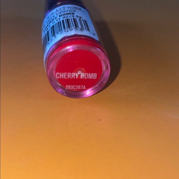 Makeup Revolution Lip Geek: Cherry Bomb (second one) - Picture 2 of 2